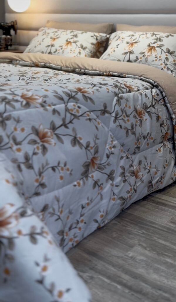 Couette 2 Places Magnolia Beige – Motif Floral Élégant