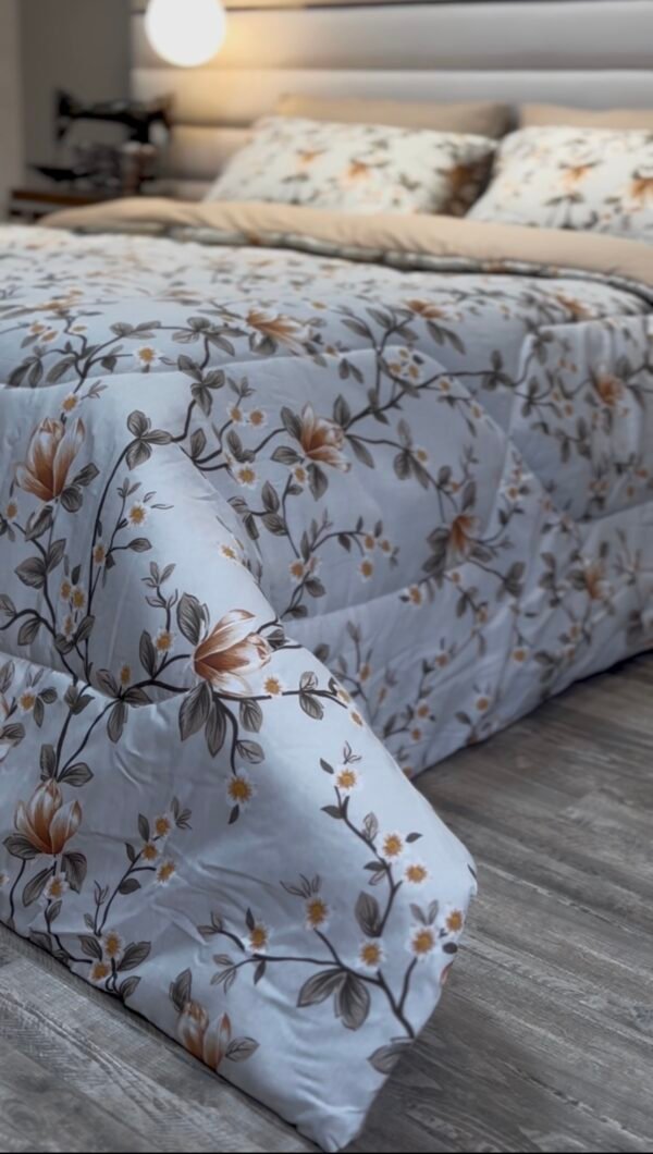 Couette 2 Places Magnolia Beige – Motif Floral Élégant