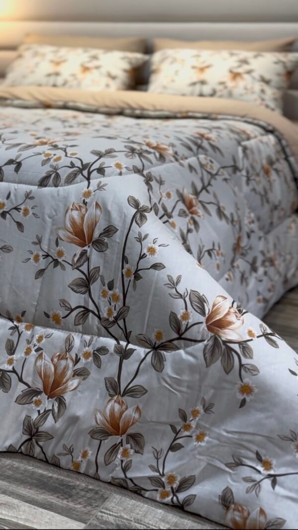 Couette 2 Places Magnolia Beige – Motif Floral Élégant