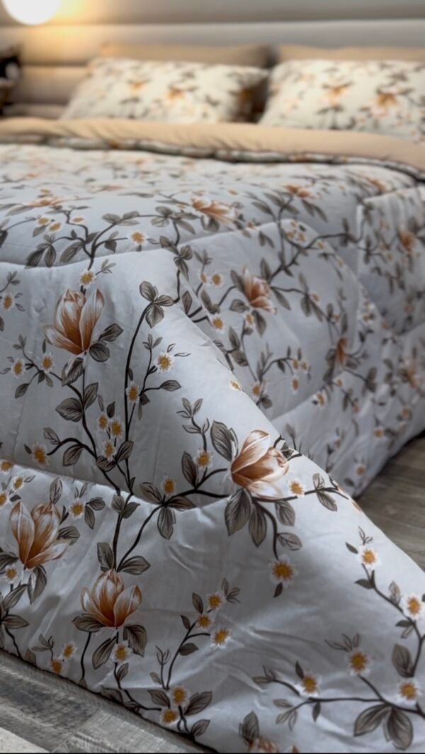 Couette 2 Places Magnolia Beige – Motif Floral Élégant