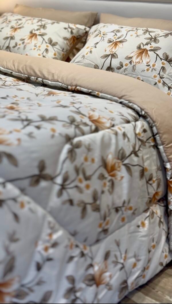 Couette 2 Places Magnolia Beige – Motif Floral Élégant