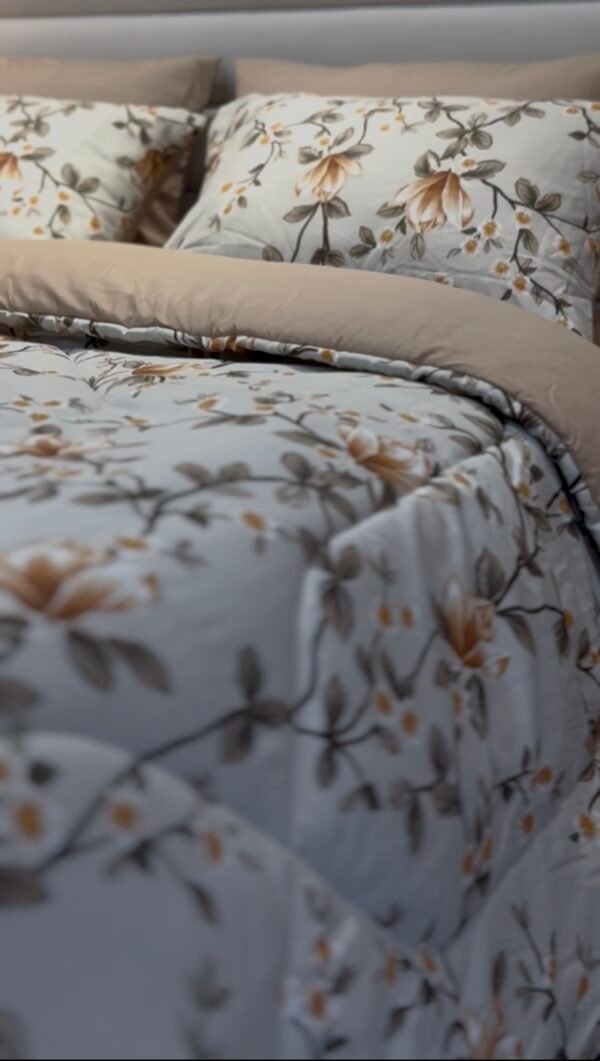 Couette 2 Places Magnolia Beige – Motif Floral Élégant