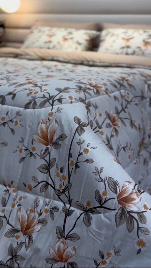 Couette 2 Places Magnolia Beige – Motif Floral Élégant
