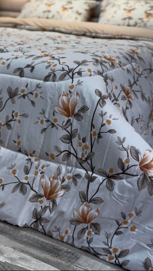 Couette 2 Places Magnolia Beige – Motif Floral Élégant