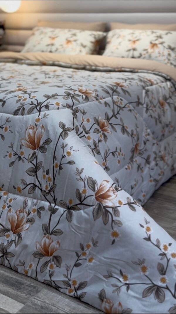 Couette 2 Places Magnolia Beige – Motif Floral Élégant