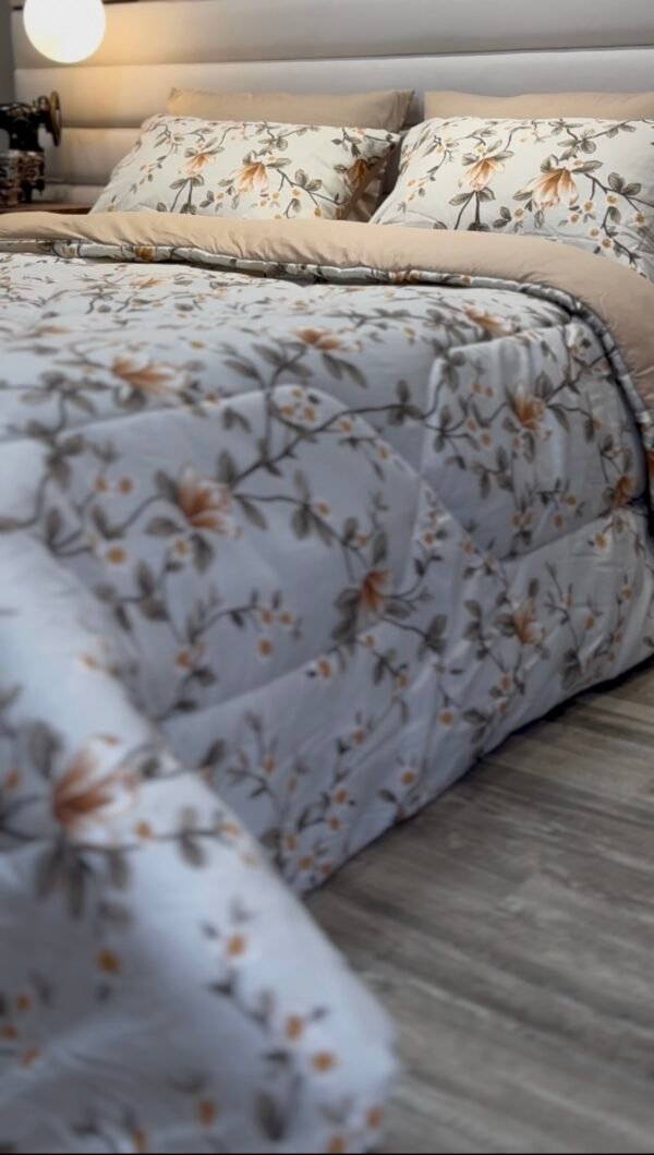 Couette 2 Places Magnolia Beige – Motif Floral Élégant