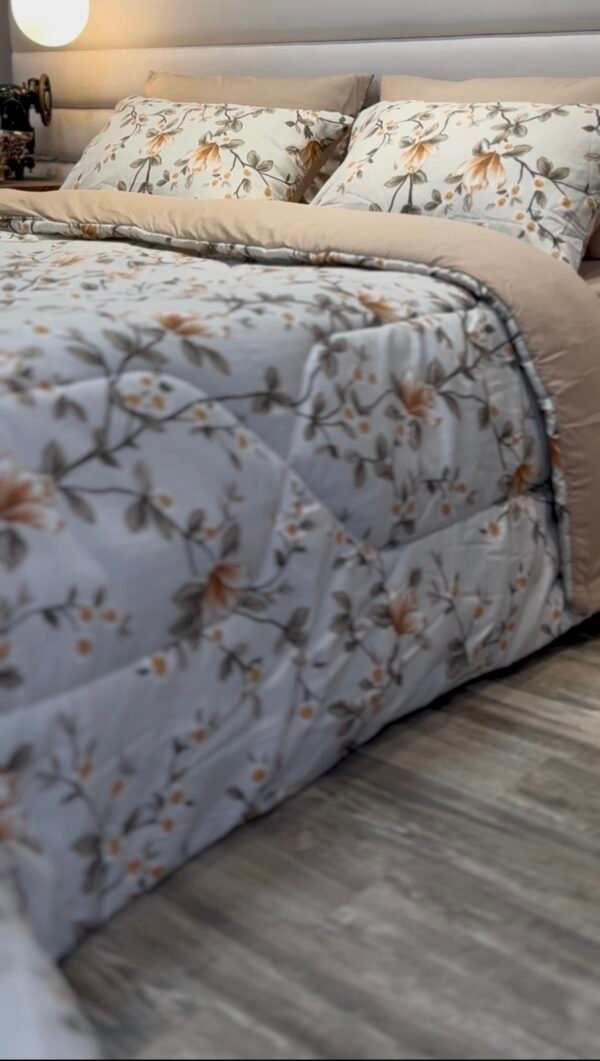 Couette 2 Places Magnolia Beige – Motif Floral Élégant