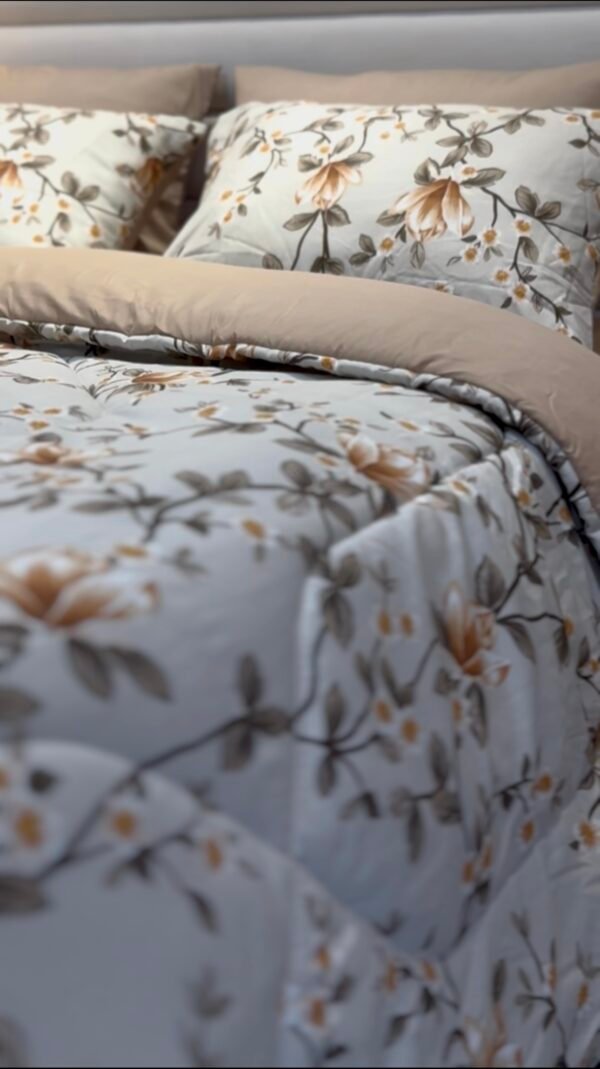 Couette 2 Places Magnolia Beige – Motif Floral Élégant