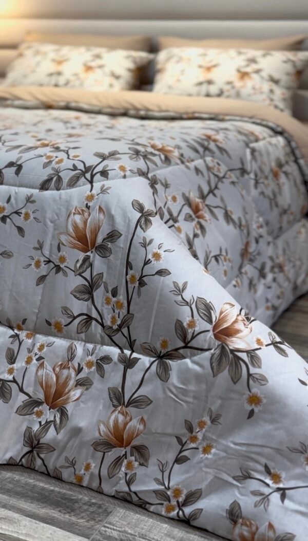 Couette 2 Places Magnolia Beige – Motif Floral Élégant
