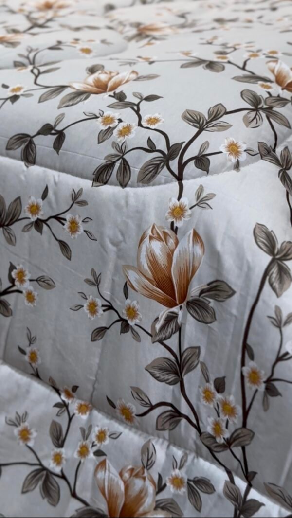 Couette 2 Places Magnolia Beige – Motif Floral Élégant
