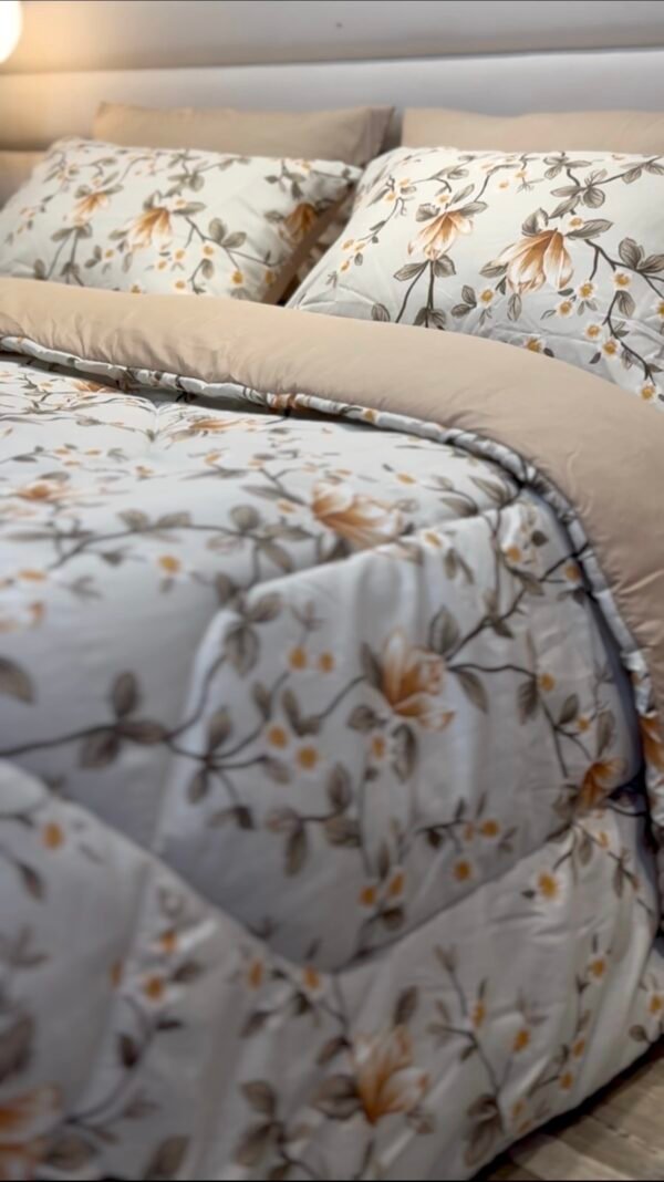 Couette 2 Places Magnolia Beige – Motif Floral Élégant