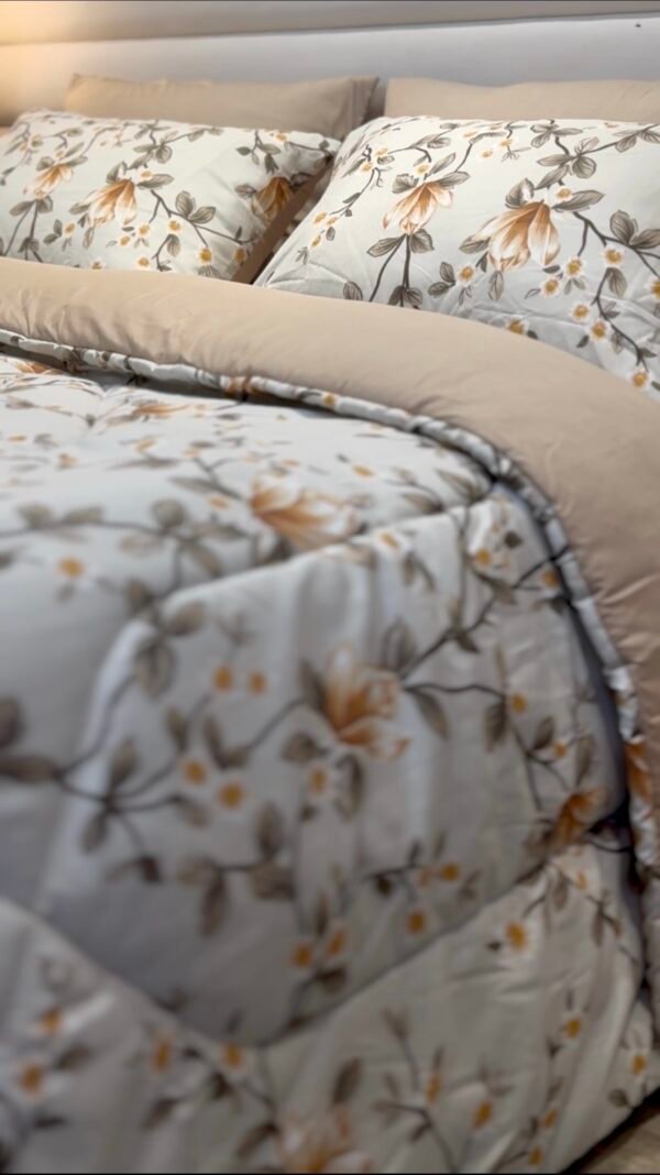 Couette 2 Places Magnolia Beige – Motif Floral Élégant