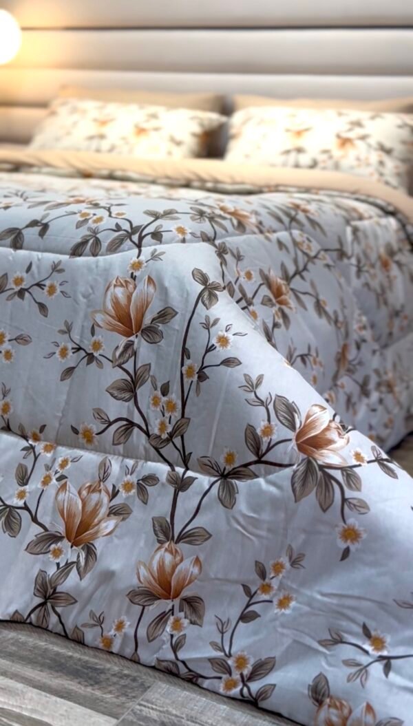 Couette 2 Places Magnolia Beige – Motif Floral Élégant