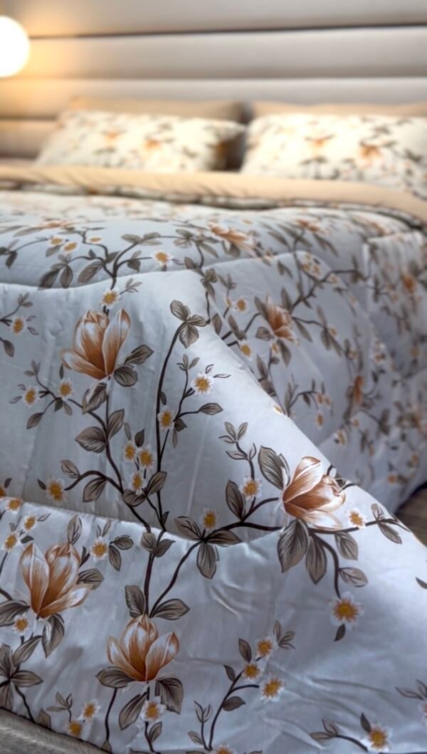 Couette 2 Places Magnolia Beige – Motif Floral Élégant