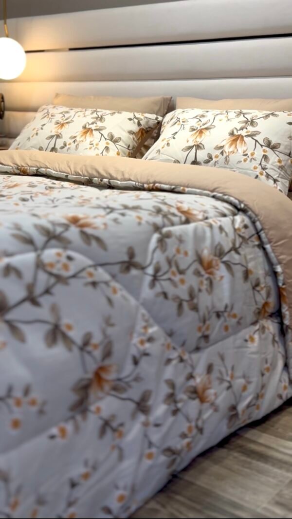 Couette 2 Places Magnolia Beige – Motif Floral Élégant