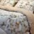 Couette 2 Places Magnolia Beige – Motif Floral Élégant