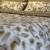 Screenshot Couette 2 Places Imprimé Feuilles Beige et Doré – Style Nature
