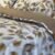 Screenshot Couette 2 Places Imprimé Feuilles Beige et Doré – Style Nature