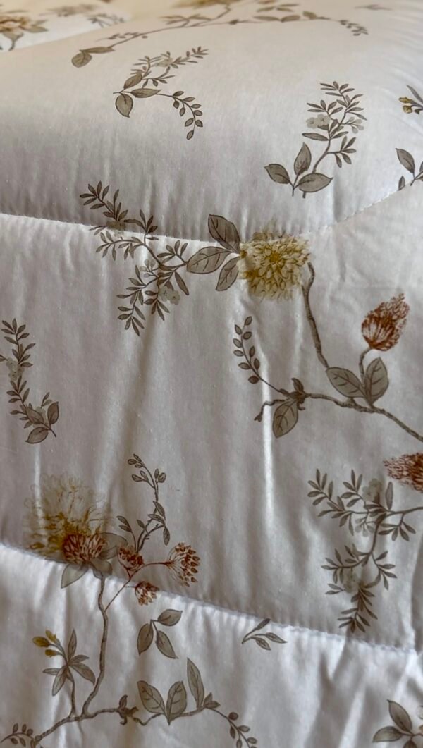 Screenshot Couette 2 Places Florale Beige – Motif Fleurs Élégantes