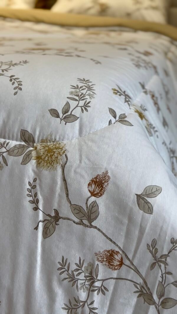 Screenshot Couette 2 Places Florale Beige – Motif Fleurs Élégantes