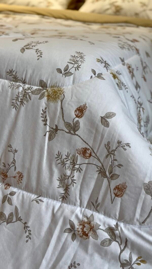 Screenshot Couette 2 Places Florale Beige – Motif Fleurs Élégantes