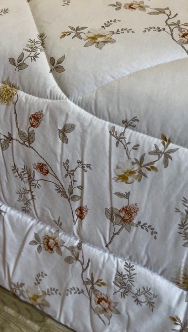 Screenshot Couette 2 Places Florale Beige – Motif Fleurs Élégantes