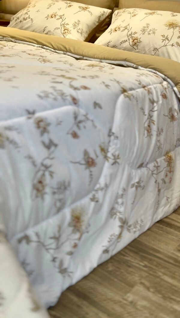 Screenshot Couette 2 Places Florale Beige – Motif Fleurs Élégantes
